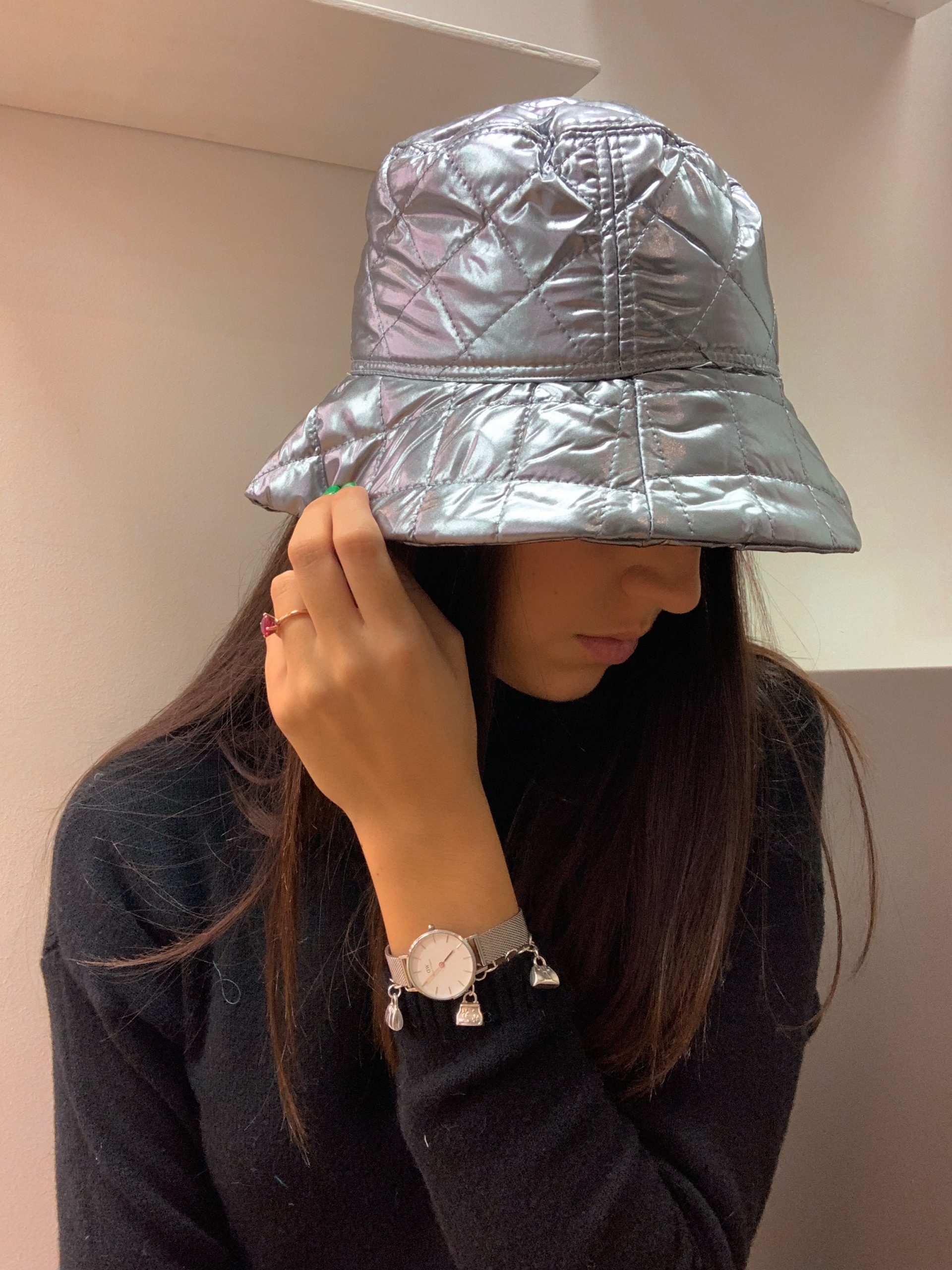 CAPPELLO PESCATORE IN PIUMINO -ARGENTO- – Theorema Pelle